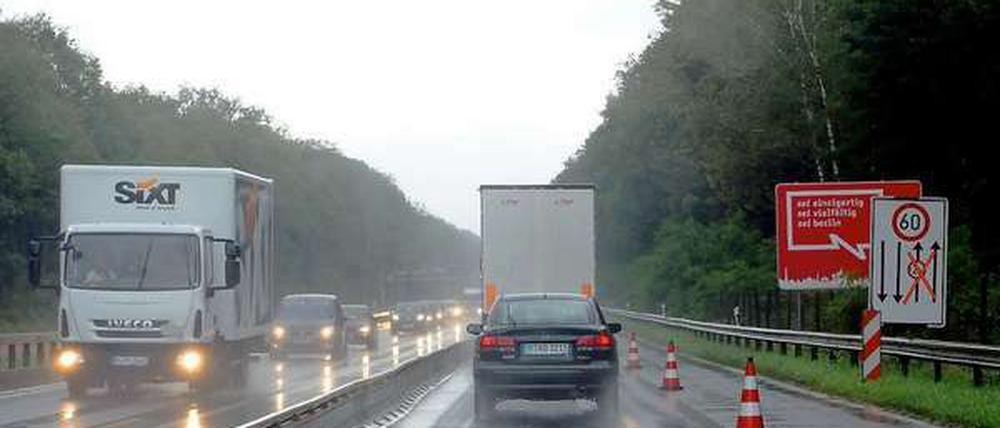Am 01. August 2011 war auf der Autobahn in Fahrtrichtung Süden noch die rechte Fahrbahn gesperrt. Der starke Regenfall der vorhergegangenen Tage soll die Ursache für die Fahrbahnschäden sein