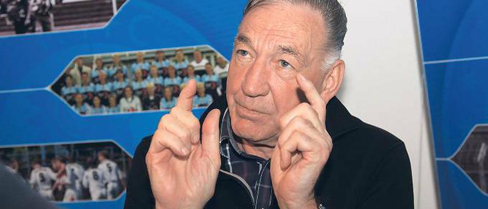 „Mister Frauenfußball“. Bernd Schröder blickt auf eine erfolgreiche Saison zurück.