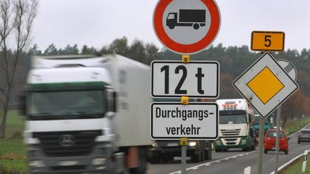 Für den Ausbau von Brandenburgs Straßen sind mehr Gelder nötig als der Bund zur Verfügung stellen wird. Landesverkehrsminister Vogelsänger schlägt vor, notfalls eine PKW-Maut zu prüfen.