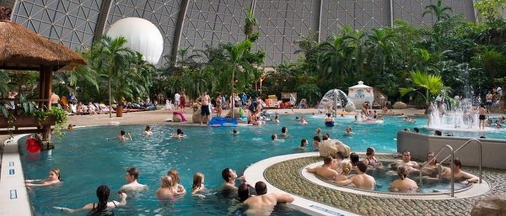 Ein 15-Jähriger aus hessen ist im Freizeitbad "Tropical Islands" tödlich verunglückt. Grund waren offenbar Herzprobleme.