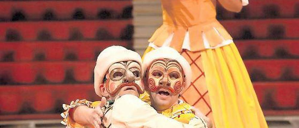 Mit viel Klamauk. „Hunger und Liebe“ im Schlosstheater.