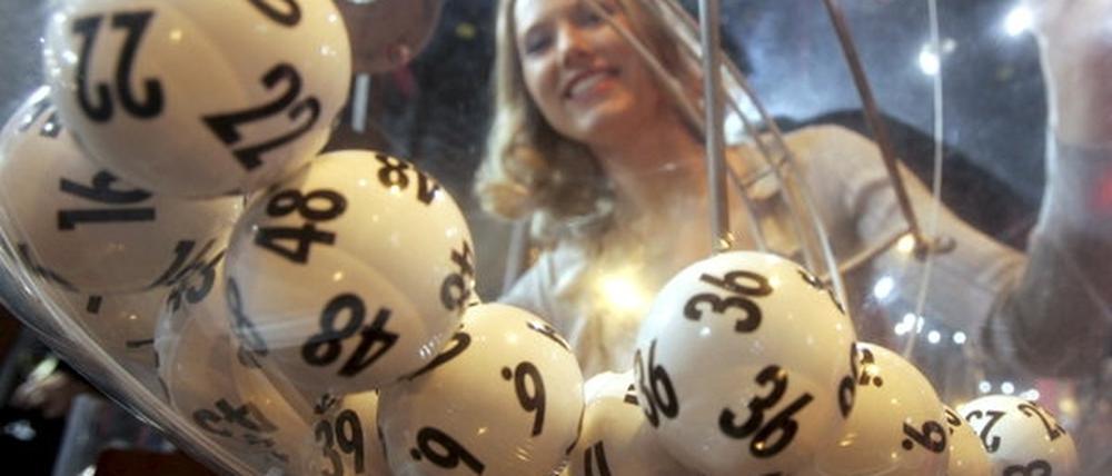 Lotto-Glück in Brandenburg: Ein Mann aus Spree-Neiße wurde mit drei Richtigen Millionär.