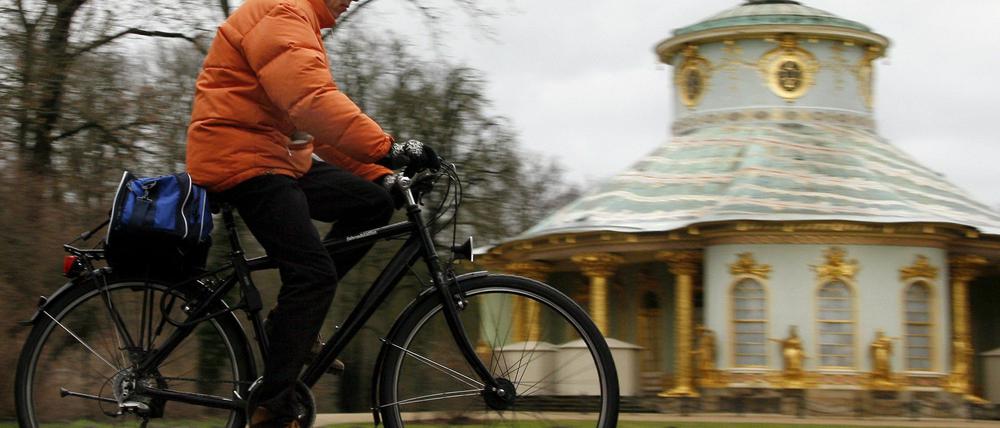 Im Park nicht erlaubt, auf den Straßen gefährlich: Fahrradfahren in Potsdam.