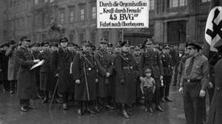 "Kraft durch Freude": Mitarbeiter der BVG verreisten 1934 mit der Nazi-Organisation. -