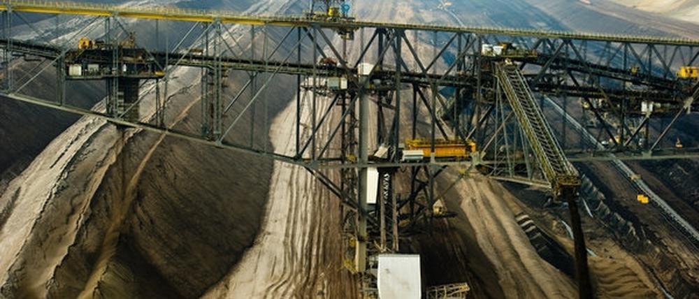 Die Abraum-Förderbrücke im Braunkohle-Tagebau der Vattenfall Europe AG in Jänschwalde plante dort auch ein CCS-Demonstrationskraftwerk zur Abtrennung von Kohlendioxid.