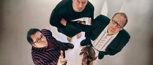 Triumvirat. Die drei Ex-Chefredakteure des Satiremagazins Titanic Oliver Maria Schmitt, Martin Sonneborn und Thomas Gsella (von links) sind am Mittwoch in Potsdam zu Gast. Sonneborn verspricht ein abendfüllendes Multimediaspektakel und fordert mehr Ernst – besonders in der Politik.