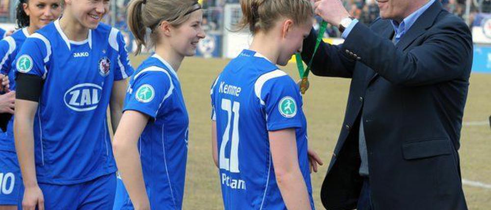 Diese Verbindung von Sport und Politik ist nicht gemeint: Die Kritik an Turbine Potsdam richtet sich gegen ihren Vereinspräsident Günter Baaske, Brandenburgs Sozialminister.