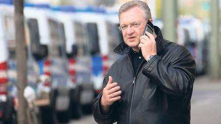 „Mein Vertrauen in die Polizei ist schwer erschüttert“. Innensenator Frank Henkel im Mai 2013.