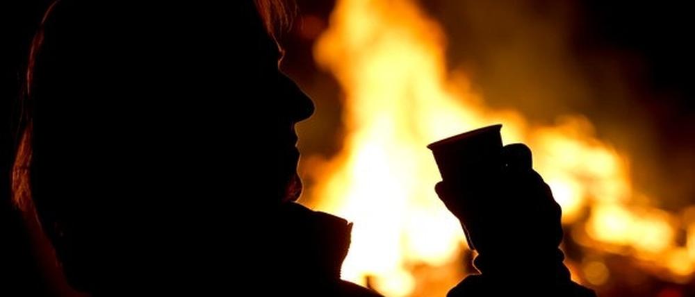 Trinken am Lagerfeuer - für einen alkoholisierten Neuruppiner endete das im Krankenhaus.
