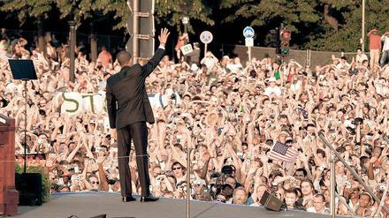 Jubel um den Kandidaten. Als Barack Obama im Juli 2008 am Großen Stern eine Rede hielt, kamen 200 000 Menschen und feierten ihn begeistert als Hoffnungsträger. Schon damals waren die Sicherheitsvorkehrungen gewaltig.