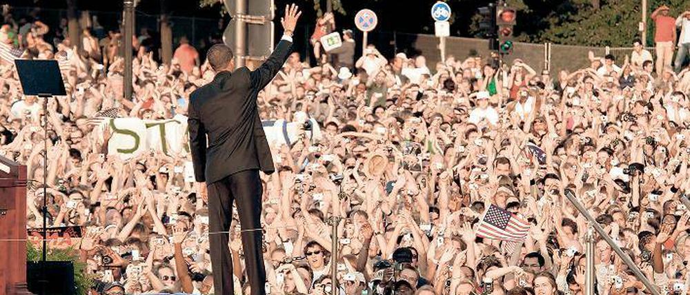 Jubel um den Kandidaten. Als Barack Obama im Juli 2008 am Großen Stern eine Rede hielt, kamen 200 000 Menschen und feierten ihn begeistert als Hoffnungsträger. Schon damals waren die Sicherheitsvorkehrungen gewaltig.