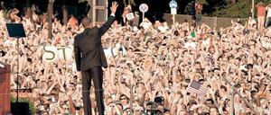 Jubel um den Kandidaten. Als Barack Obama im Juli 2008 am Großen Stern eine Rede hielt, kamen 200 000 Menschen und feierten ihn begeistert als Hoffnungsträger. Schon damals waren die Sicherheitsvorkehrungen gewaltig.