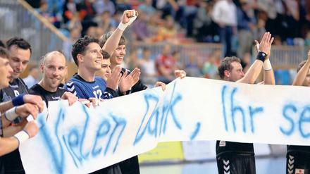 Dankeschön an die Fans. Der VfL verabschiedete sich mit einem Sieg.