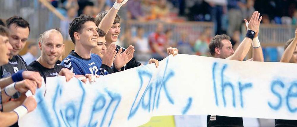 Dankeschön an die Fans. Der VfL verabschiedete sich mit einem Sieg.