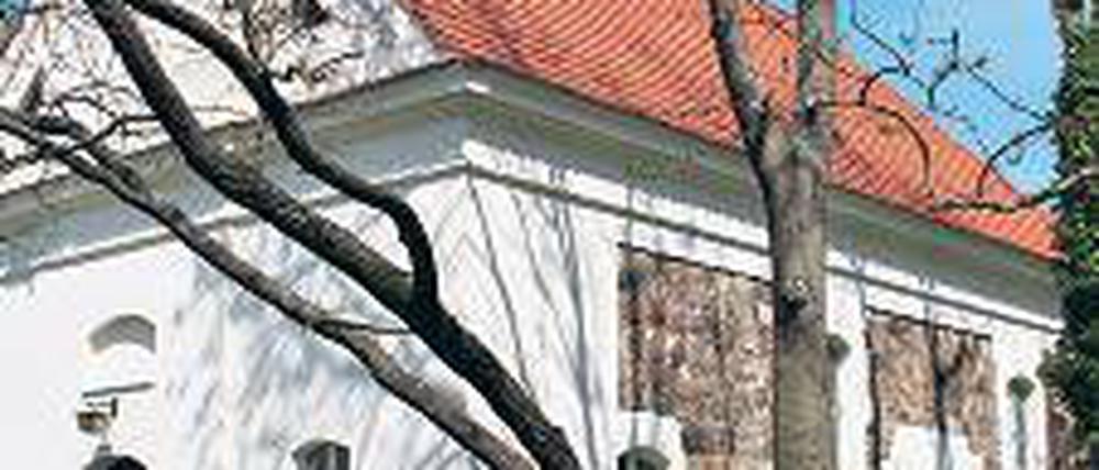 Fachwerk und Feldstein. Die Kirche in Trebus steht am Jakobsweg und geht auf das 13. Jahrhundert zurück.