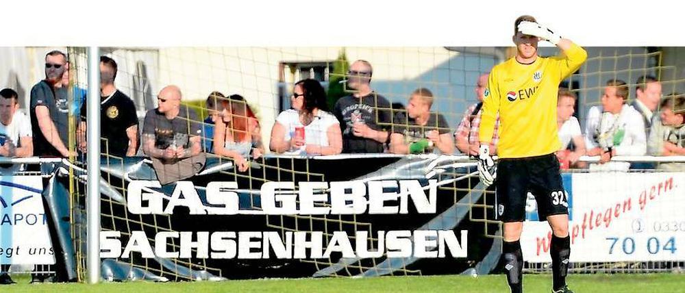 Rechte Sprüche. Mit „Gas geben Sachsenhausen“ provozierten Fans des Sechstligisten TuS Sachsenhausen am Mittwochabend in Sachsenhausen die Anhänger des SV Babelsberg 03.