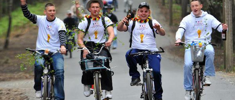 Die Fahrradtour ist obligatorisch am Herrentag.