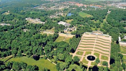 Den Spinnern zu Leibe rücken. Am Montag will die Schlösserstiftung das Biozid Dipel ES über allen drei Potsdamer Welterbeparks versprühen. Geflogen wird in Sanssouci vor allem im Bereich zwischen Weinbergschloss und Neuem Palais. Die Stadt lässt aus der Luft und vom Boden aus sprühen.