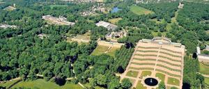 Den Spinnern zu Leibe rücken. Am Montag will die Schlösserstiftung das Biozid Dipel ES über allen drei Potsdamer Welterbeparks versprühen. Geflogen wird in Sanssouci vor allem im Bereich zwischen Weinbergschloss und Neuem Palais. Die Stadt lässt aus der Luft und vom Boden aus sprühen.