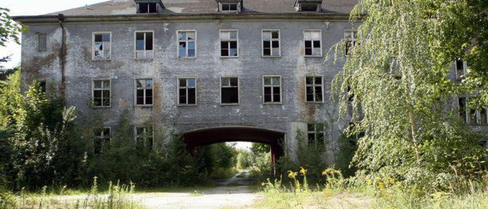 Auf dem Geländer der ehemaligen Kaserne in Krampnitz sollen neue Wohnungen entstehen, die die Stadt Potsdam dringend braucht. Doch das Land will einen Teil des geplanten Bauareals aus der Planung herausnehmen - es geht um den Landschaftsschutz.