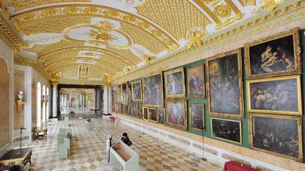 Die Bildergalerie Friedrich II. wird ab Donnerstag in Sansoucis unter dem Titel "Die schönste der Welt" ausgestellt. Neben den 178 Gemälden werden erstmals seit 1830 antike Skulpturen wieder an ihrem Originalplatz gezeigt.