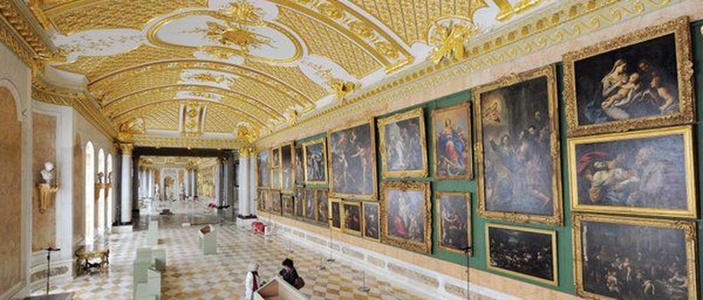 Die Bildergalerie Friedrich II. wird ab Donnerstag in Sansoucis unter dem Titel "Die schönste der Welt" ausgestellt. Neben den 178 Gemälden werden erstmals seit 1830 antike Skulpturen wieder an ihrem Originalplatz gezeigt.