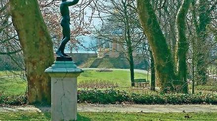 Betender Knabe. Aus dem 4. Jahrhundert vor Christus in einem Nachguss im Park Glienicke.
