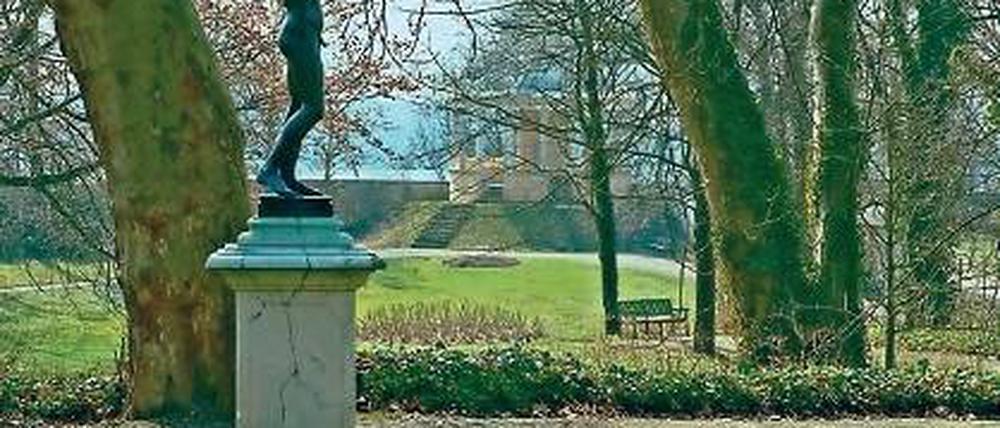 Betender Knabe. Aus dem 4. Jahrhundert vor Christus in einem Nachguss im Park Glienicke.