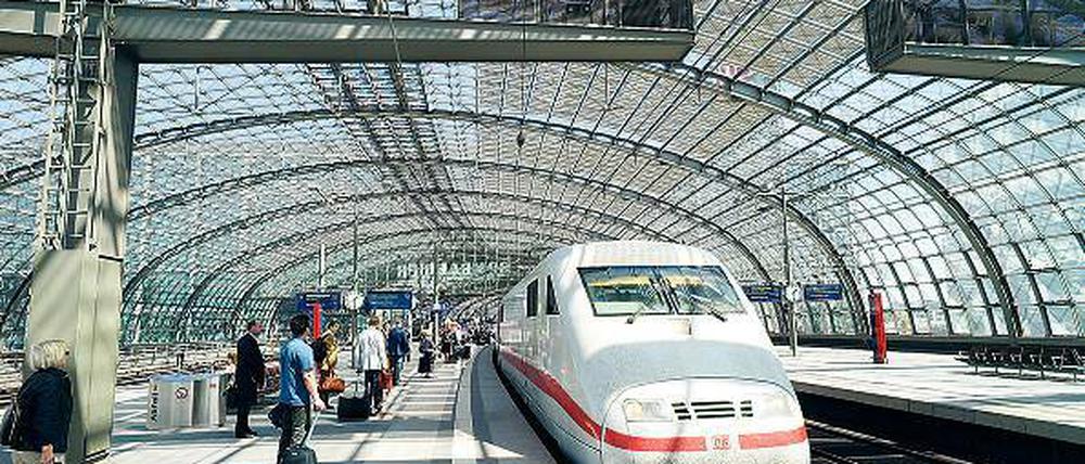 Jetzt aber zügig. Die Diskussion um eine Verlängerung des Dachs des Berliner Hauptbahnhofs nimmt wieder Fahrt auf.