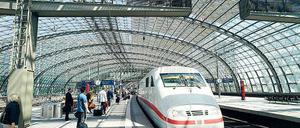 Jetzt aber zügig. Die Diskussion um eine Verlängerung des Dachs des Berliner Hauptbahnhofs nimmt wieder Fahrt auf.