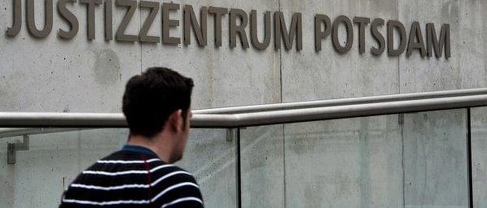 Macht es der Brandenburgischen Landesregierung nicht leicht: Oberverwaltungs- und Landesverfassungsgericht haben zwei Entscheidungen der rot-roten Regierungskoalition gekippt.