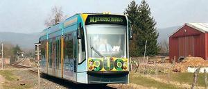 Mit der Tram übers Land. Im thüringischen Nordhausen sind Straßenbahnen vom Typ Combino, wie er auch in Potsdam fährt, auf Eisenbahngleisen unterwegs.