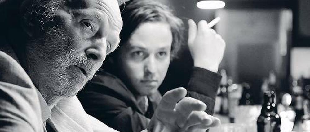 Einsame Wölfe. Tom Schilling (r.) mit Michael Gwisdek in dem prämierten Film „Oh Boy“ von Jan-Ole Gerster.