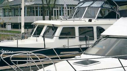 Seviceversprechen. Die Marina am Resort Schwielowsee wirbt bereits mit drei und vier Steuerrädern.