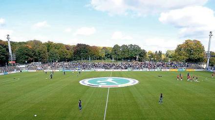 Frauenfußball im „Karli“. Die gemeinsame Nutzung des Karl-Liebknecht-Stadions durch den SV Babelsberg 03 und den FFC Turbine Potsdam ist immer wieder ein Streitpunkt zwischen beiden Vereinen. Ansonsten versteht man sich sehr gut.