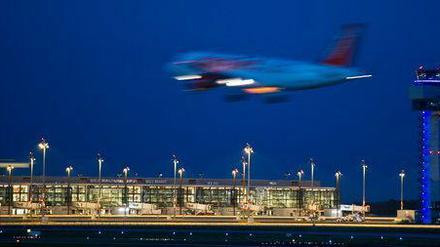 Liegen noch im Dunkeln: Die Mehrkosten für den verpatzten Schallschutz am BER-Flughafen.