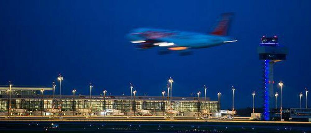 Liegen noch im Dunkeln: Die Mehrkosten für den verpatzten Schallschutz am BER-Flughafen.