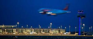 Liegen noch im Dunkeln: Die Mehrkosten für den verpatzten Schallschutz am BER-Flughafen.