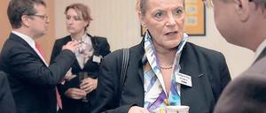 Im Gespräch. Bänkerin Salata (li.) und Bettina Frenzel von Habakus.