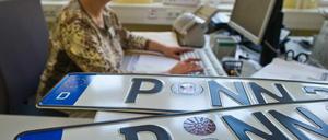 Kleines Extra: Wunschkennzeichen. Die Potsdamer Kfz-Zulassungsstelle ist bundesweit Spitze.