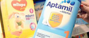 Knappes Gut. Trockenmilch aus Deutschland schmeckt auch in Ostasien. Manche Milchpulversorten sind so begehrt, dass sie bei den Drogerieketten DM und Rossmann auch in Potsdam nur noch rationiert zu kaufen sind.