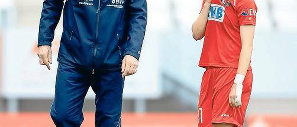 Frustriert. Turbines Coach Bernd Schröder und Pauline Bremer.