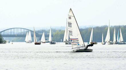 Start in die neue Saison. Am morgigen Sonntag treffen sich die Segler des Potsdamer Reviers auf dem Oberen Templiner See wieder zu ihrem traditionellen Ansegeln.