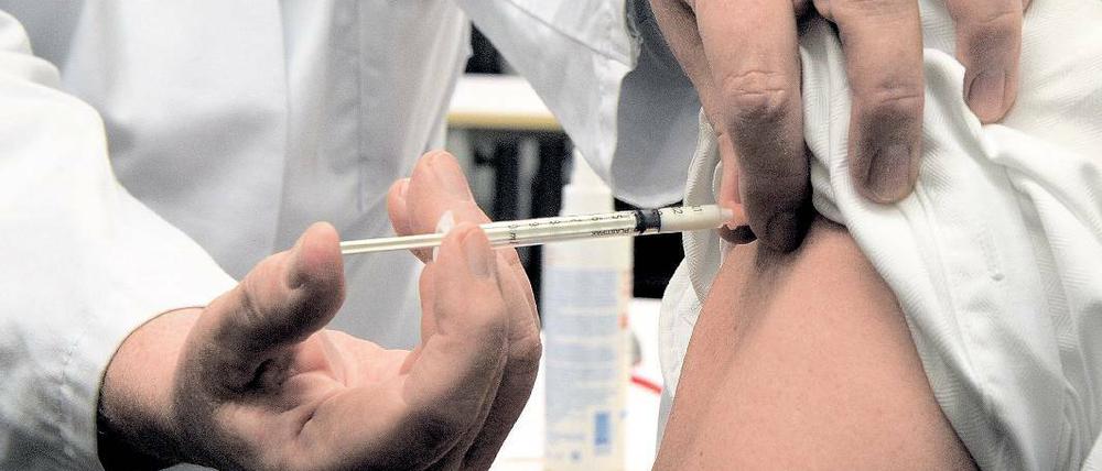 Schützender Stich. Gegen Masern hilft nur ein ausreichender Impfschutz. Doch die Potsdamer sind im Landesvergleich wenig impffreudig. Dabei ist eine Ansteckung mit der Krankheit nicht nur für Kinder sondern auch für Erwachsene gefährlich.