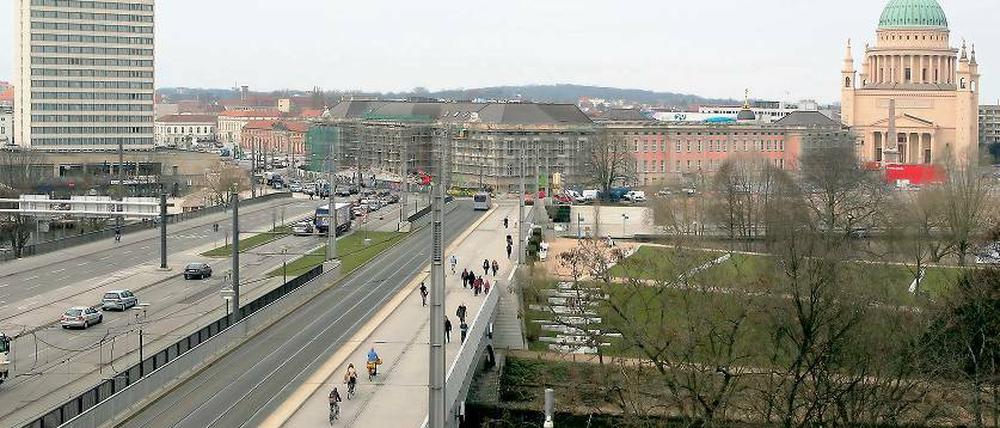 Neue, alte Dominante. Das Landtagsschloss auf dem Alten Markt bestimmt das künftige Bild in der Potsdamer Mitte. Wenn auch die Bebauung an der Alten Fahrt fertig ist, hat die Stadt ihr altes Zentrum wieder.