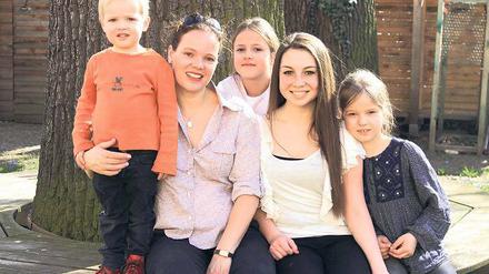 Wie die große Schwester. Christina Pavlov ist „vollwertiges Familienmitglied“ , wie ihre Gastmutter Marie-Luise Glahr sagt. Für die 18-jährige Amerikanerin aus Pennsylvania war klar, dass sie in eine Familie mit Kindern während ihres Auslandsjahres in Potsdam wollte. Christina besucht derzeit das Evangelische Gymnasium Hermannswerder.