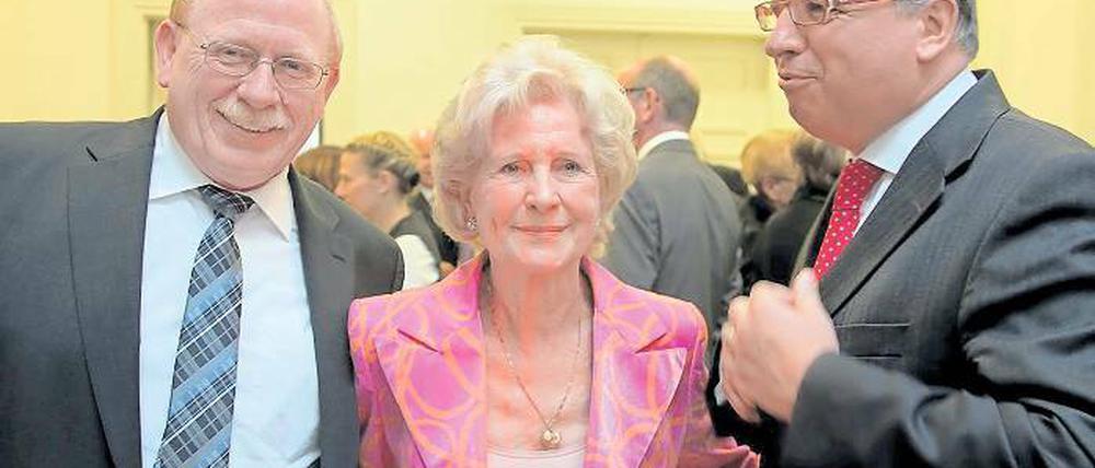 Glückwunsch. Etta Schiller auf dem Empfang zu ihrem 80. Geburtstag.