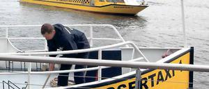 Wasserweg. In Potsdam fährt das Wassertaxi auf der Havel. Ein Potsdamer Verkehrsforscher schlägt nun einen 20-Minuten-Takt mit einem sogenannten Wasserbus zwischen Glienicker Brücke und Pirschheide zum Tarif der Verkehrsbetriebe vor.
