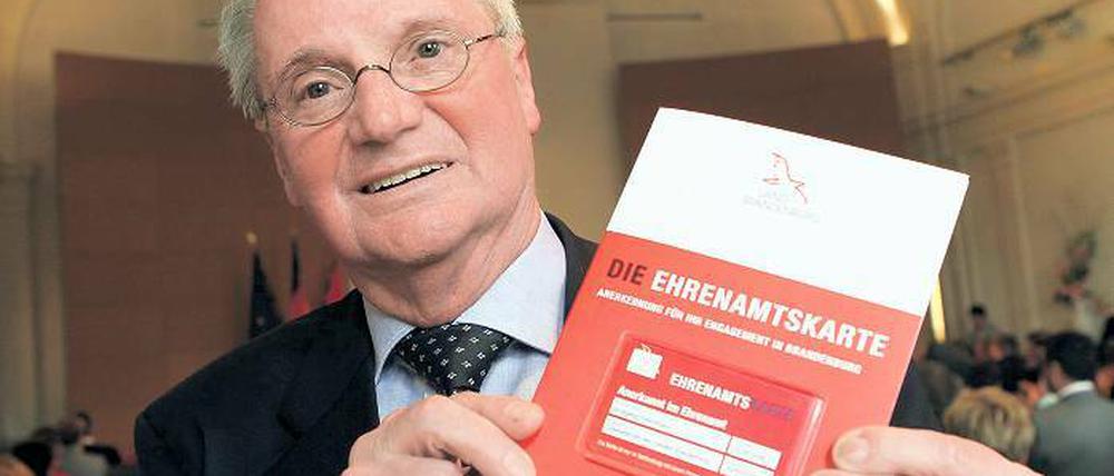 Ehre. Wolfgang Puschmann bekommt nun Ermäßigungen bei 70 Partnern.