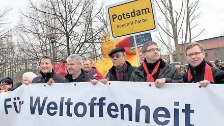 Für Weltoffenheit. Parteiübergreifende Gegendemo am Samstagmorgen.